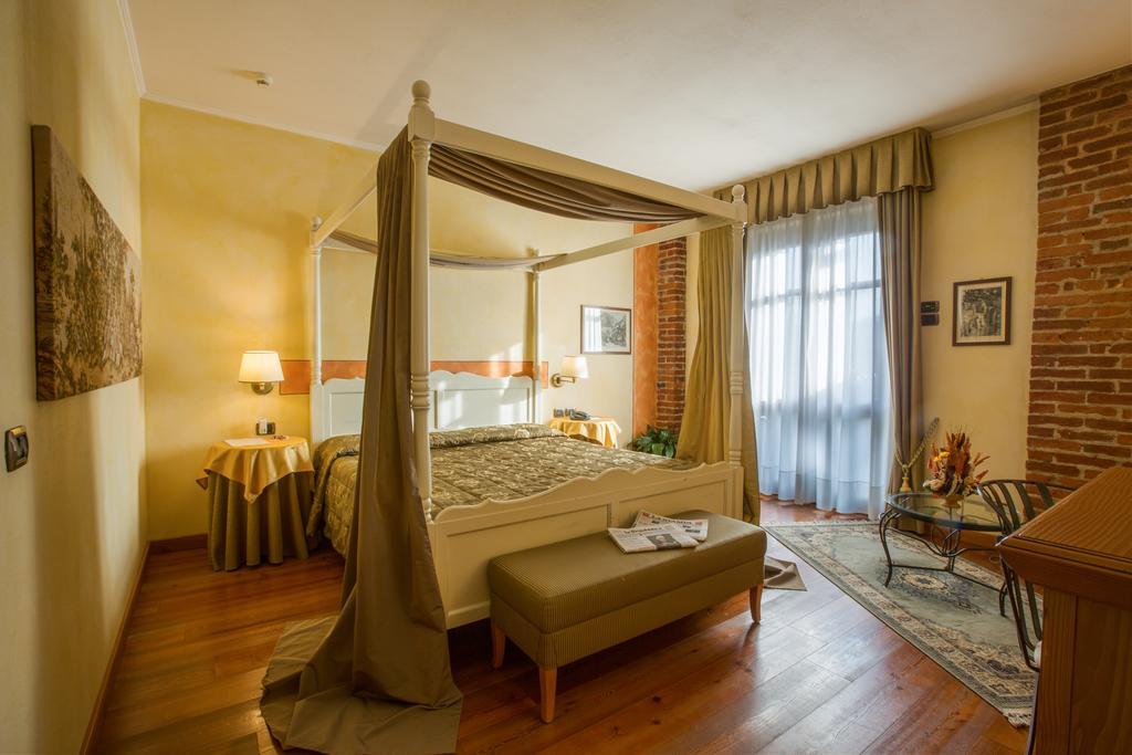 Romantic Hotel Furno San Francesco al Campo Luaran gambar